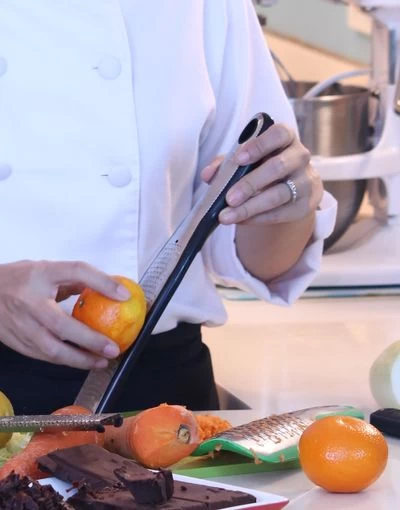 Microplane Elite Fine Grater Black 5 Microplane Elite Fine Grater Black - Image 3