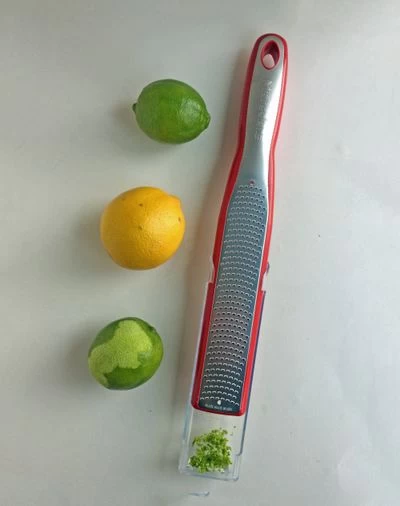 Microplane Elite Zester - Black/Red 7 Microplane Elite Zester - Black/Red - Image 5